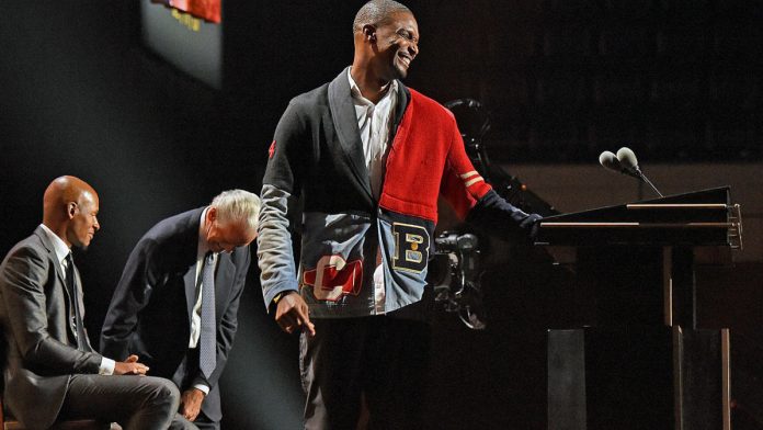 2021-basketball-hall-of-fame:-chris-bosh’s-heartfelt-speech,-paul-pierce’s-gripes-highlight-ceremony