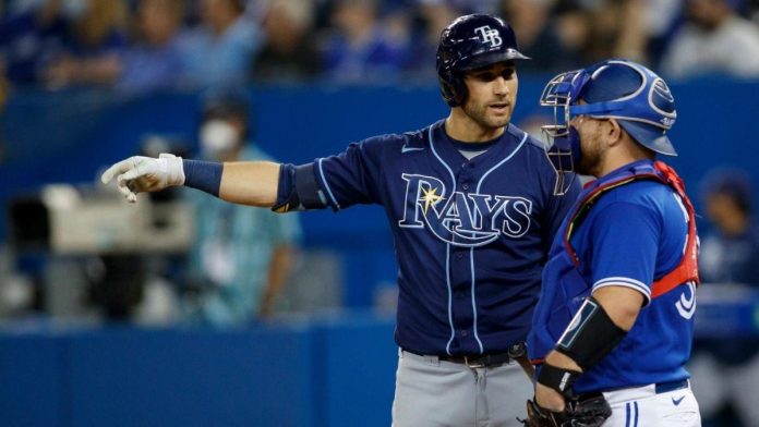 blue-jays-‘not-happy’-after-rays’-kevin-kiermaier-scoops-up-dropped-scouting-report-card