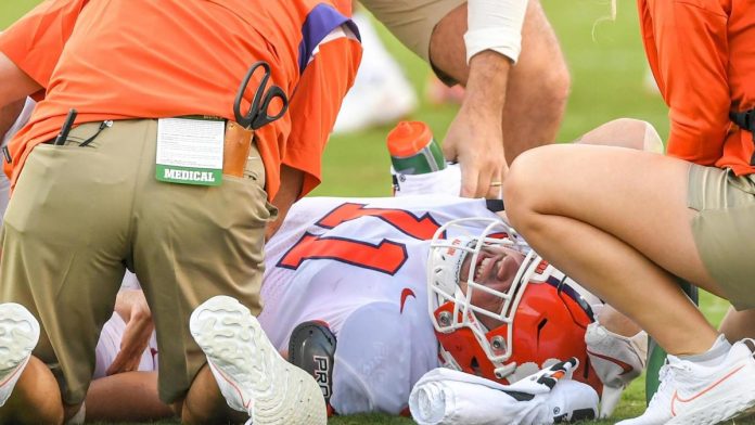 clemson-star-dl-bryan-bresee-out-for-season-after-suffering-torn-acl-vs.-nc-state