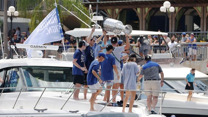 tampa’s-dive-team-is-at-lightning-parade-in-case-stanley-cup-gets-tossed-into-the-water