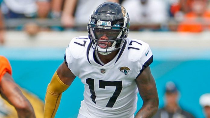 jaguars’-dj.-chark-suffers-ankle-fracture-in-loss-to-bengals,-receiver-will-be-out-indefinitely