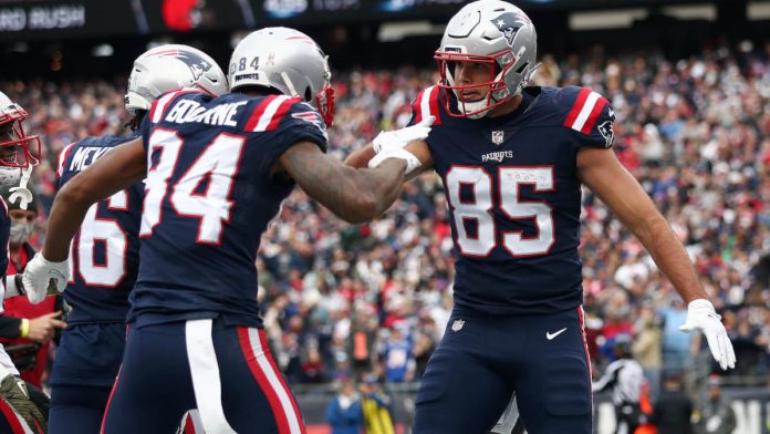 mac-jones-hunter-henry-connection-continues-to-blossom-with-2-tds-in-patriots’-week-10-win