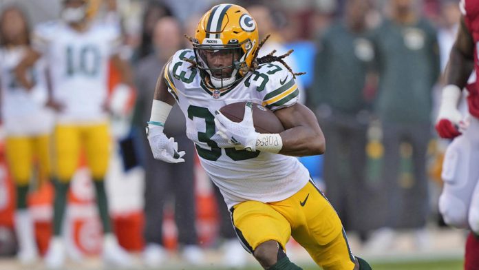 packers’-aaron-jones-expected-to-miss-1-2-weeks-with-a-mild-mcl-sprain,-per-report