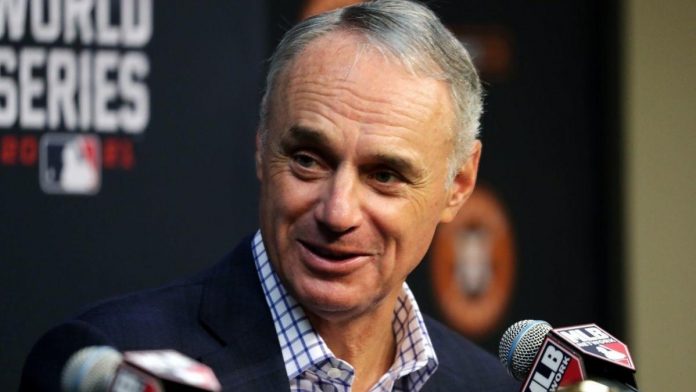 mlb-commissioner-rob-manfred-strongly-hints-that-owners-will-lock-out-players-this-offseason