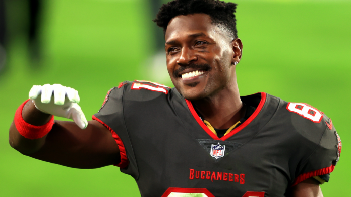 antonio-brown’s-former-live-in-chef-alleges-buccaneers-wr-obtained-fake-covid-19-vaccination-card,-per-report